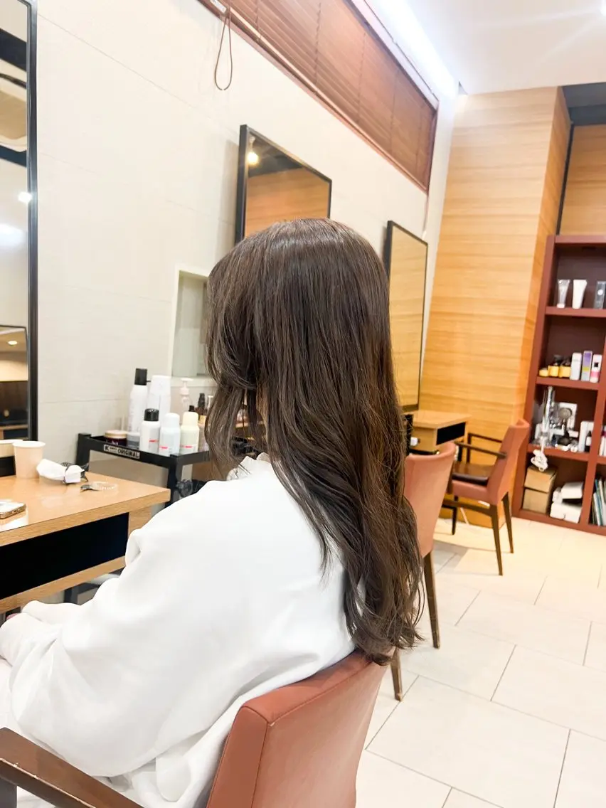 ロング カラー ベージュカラー 透明感カラー オリーブベージュ オリーブカラー トリートメント ヘアカラー トリートメント 艶カラー/透明感 /ヒグチアオイのヘアスタイル