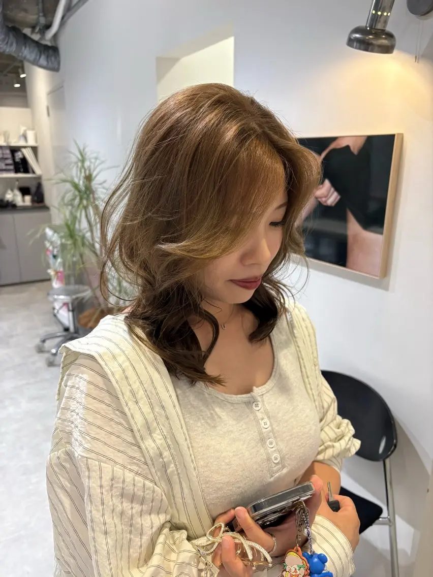 ミディアム カット ヘアカラー トリートメント レイヤーカット ✨️奥田良太✨️のヘアスタイル