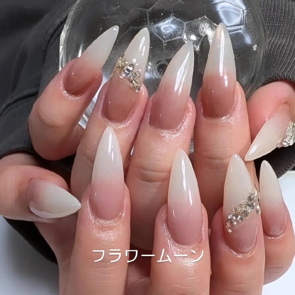 ネイル アートネイル ストーンネイル ハンドネイル ハンドケア フラワー ムーンのネイルデザイン