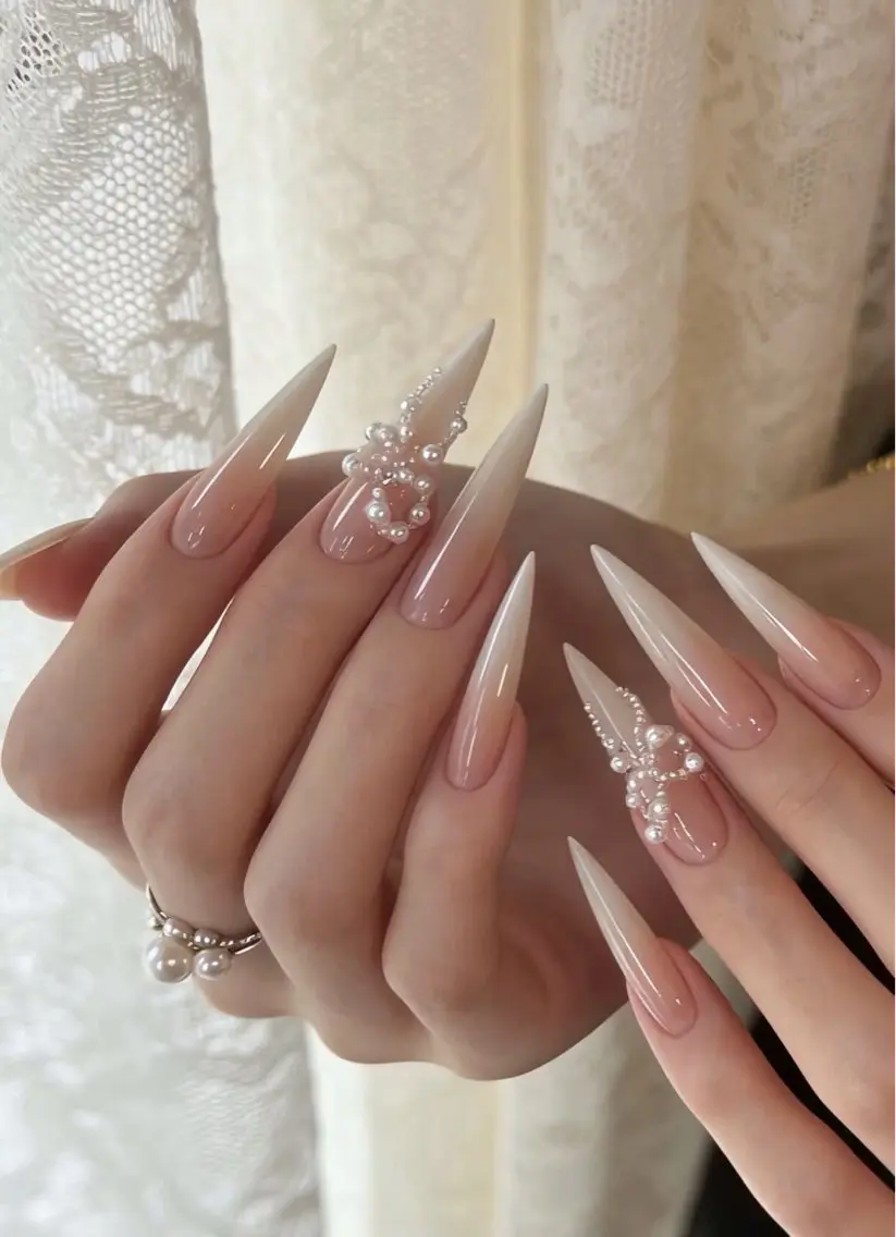 ネイル キラキラネイル 韓国ネイル ロングネイル ワンカラーネイル ワンホンネイル ハンドネイル Rina Nail.Blingのネイルデザイン
