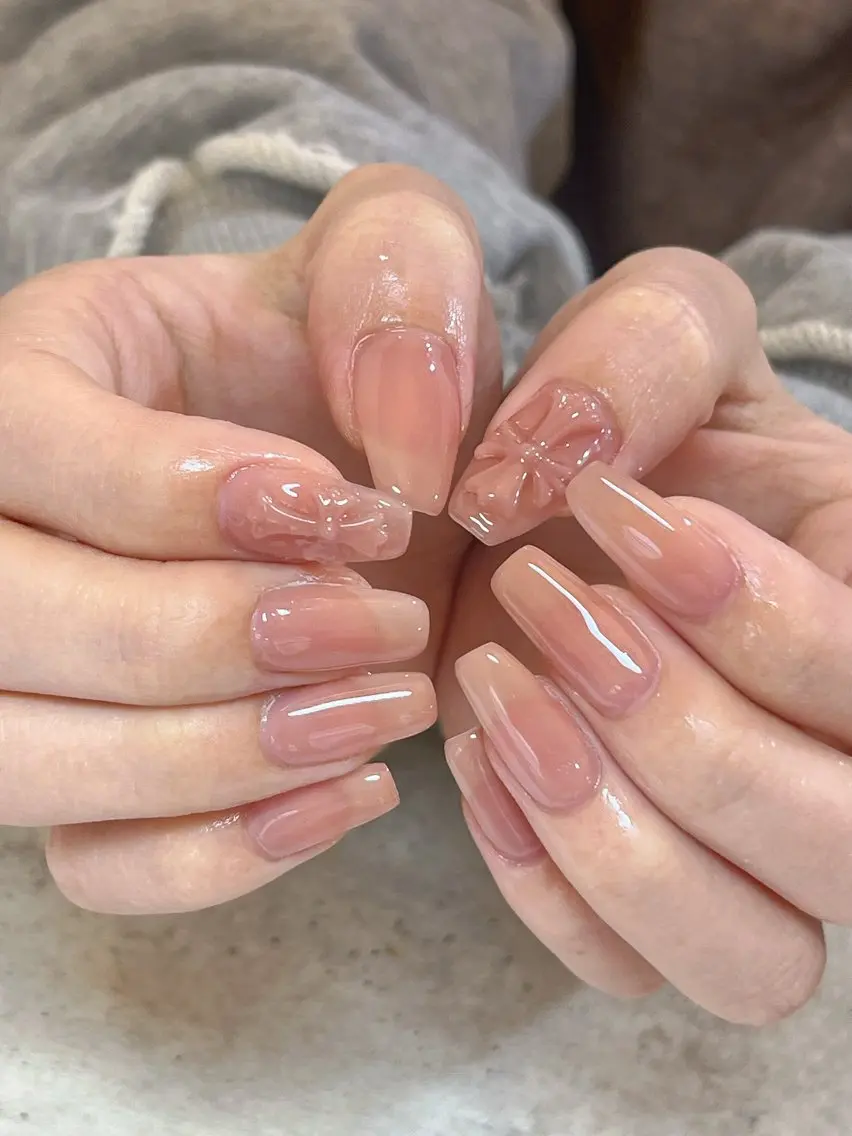 【⠀hand⠀】ワンカラー(オフ代無料)🫧ストーン10粒or先端ラメライン付きの写真