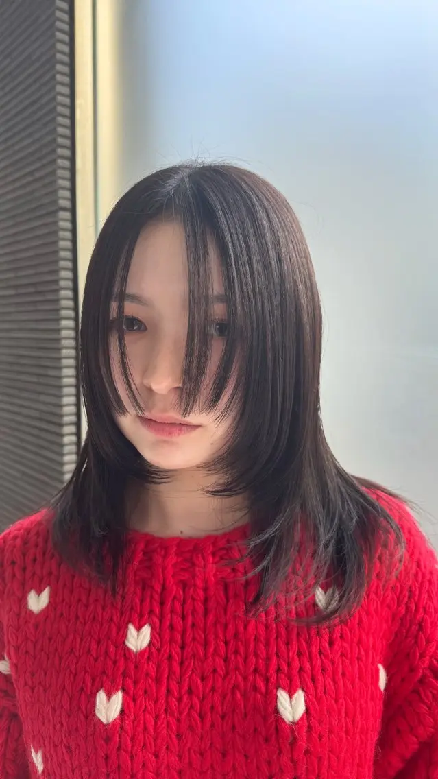 ミディアム カラー レイヤーカット カット ヘアカラー トリートメント 椎葉 祐也のヘアスタイル