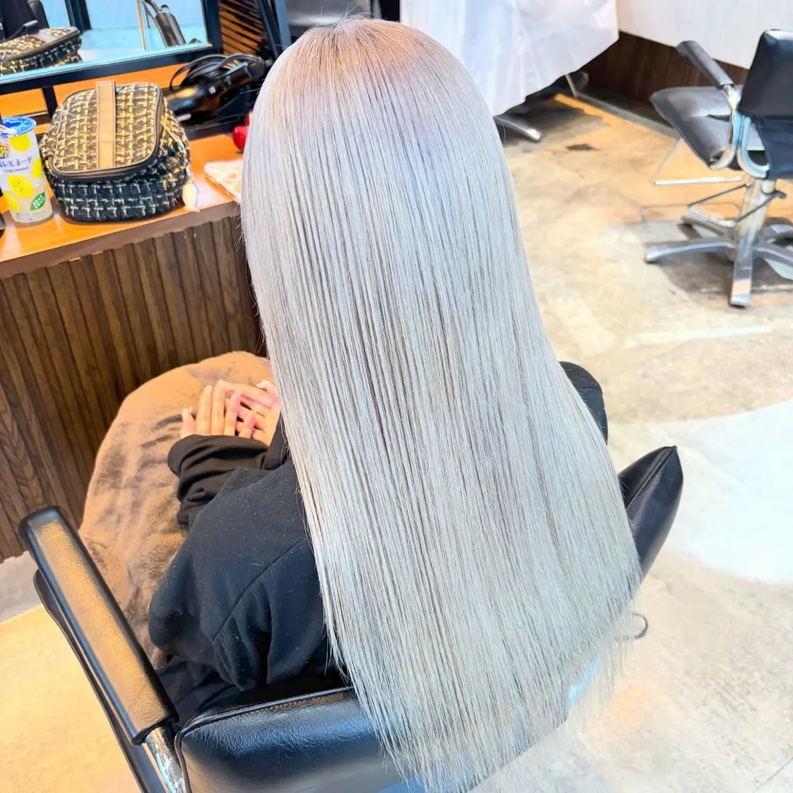 ロング カラー シルバー ホワイトシルバー ヘアカラー トリートメント ヘアセット 渋谷🩶ハイトーン 🩶FUMUのヘアスタイル