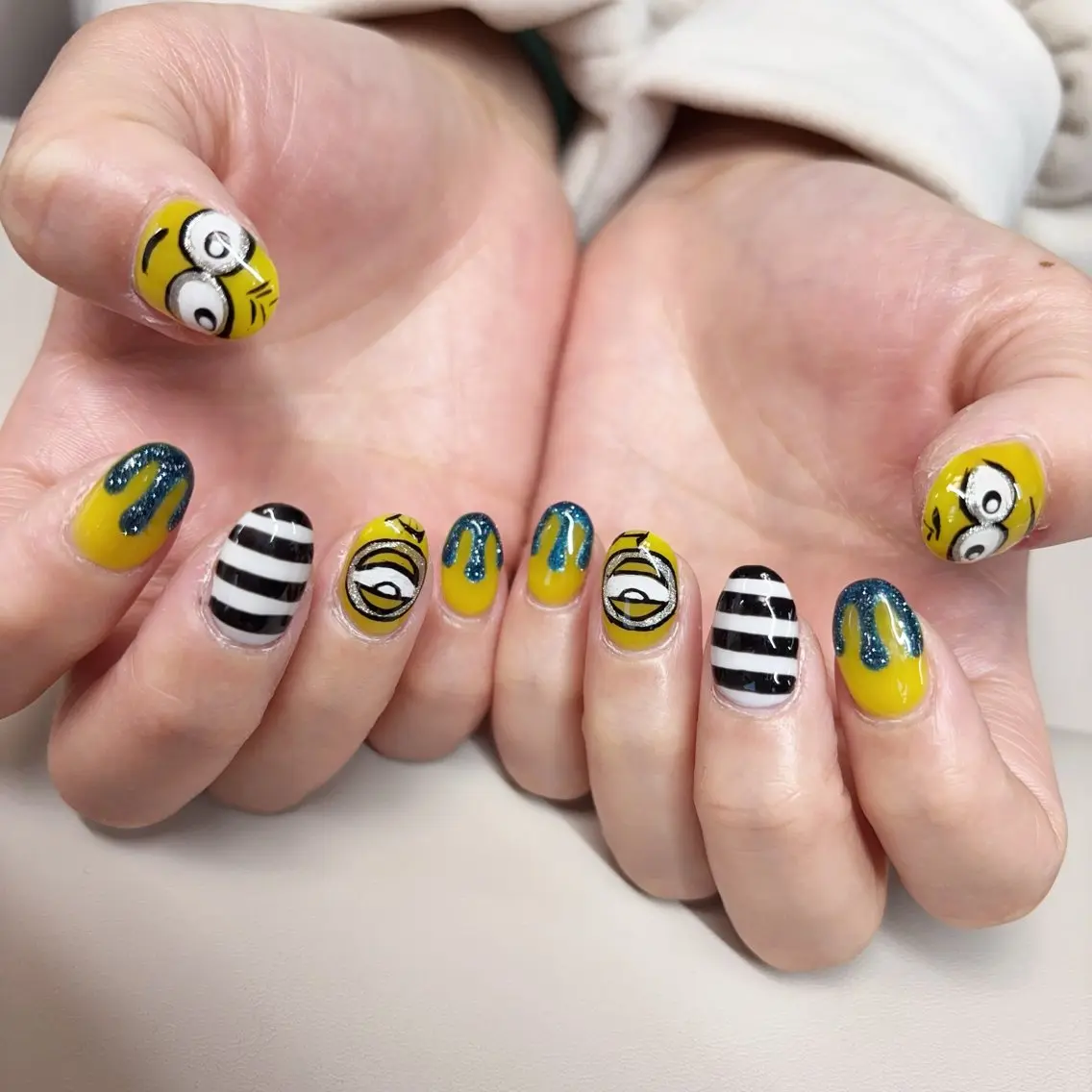 ネイル オーロラネイル フラッシュネイル フレンチネイル ガラスフレンチ グラデーション ハンドネイル Rika Nail ellaのネイルデザイン
