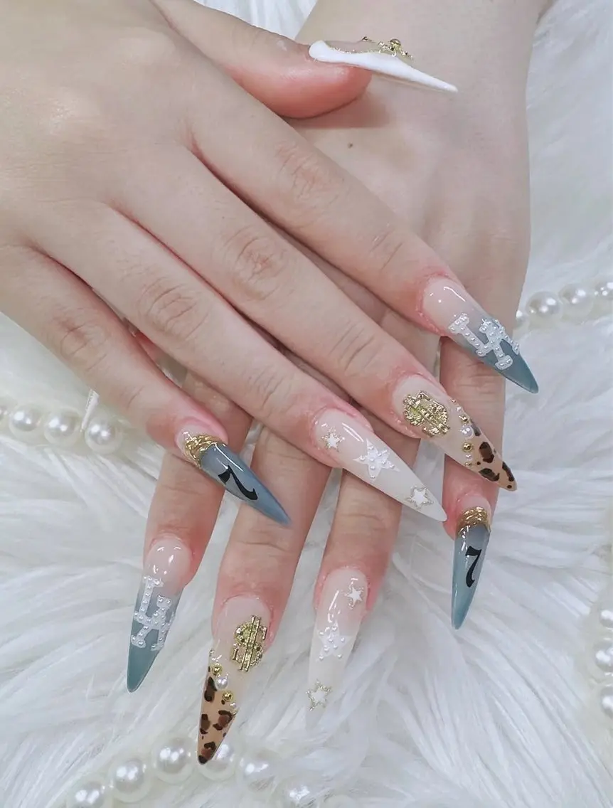 ネイル フラワーネイル フレンチネイル ガーリー キラキラネイル 韓国ネイル ハンドネイル ハンドケア Ami Meliaのネイルデザイン