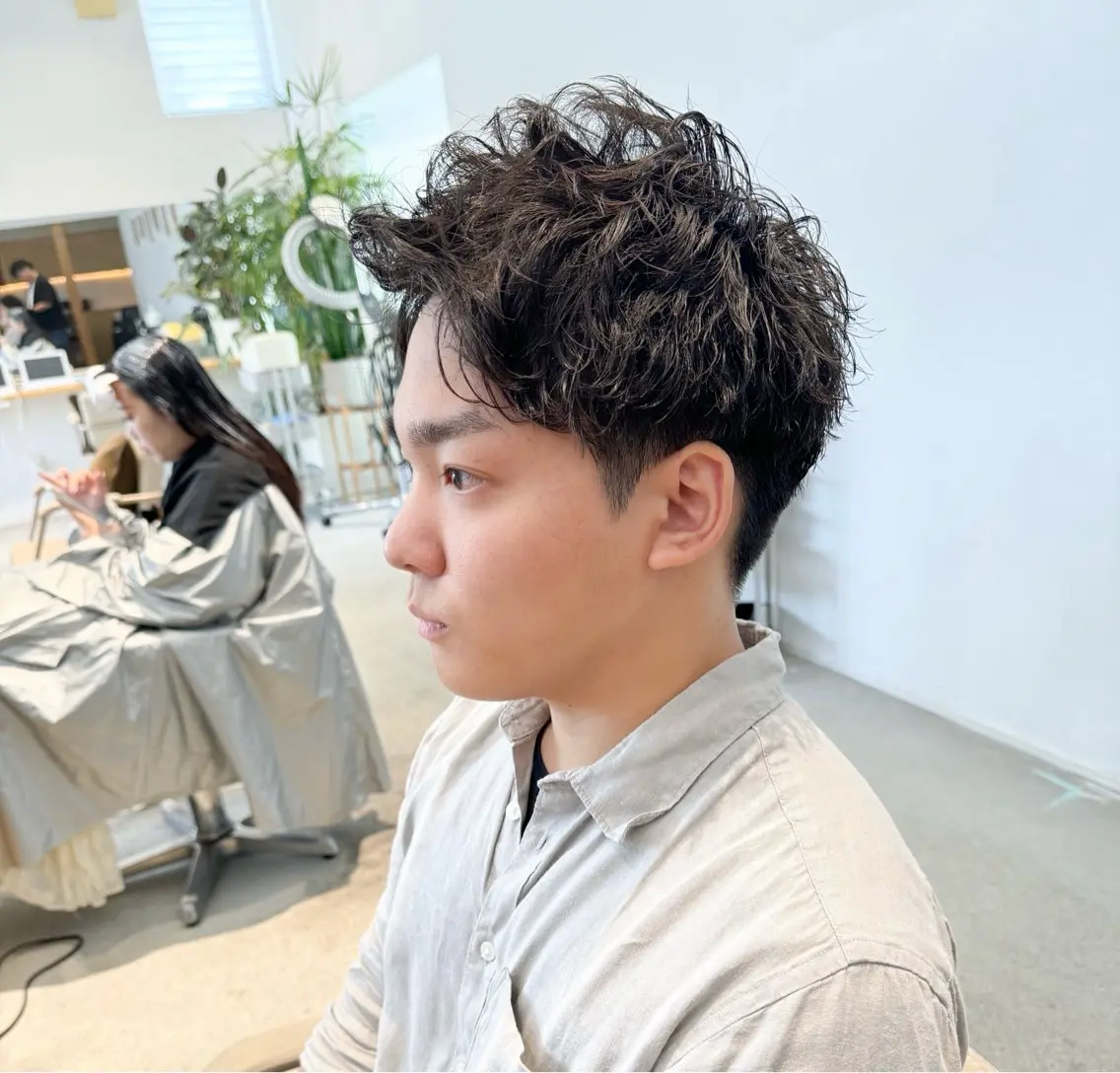 ショート パーマ メンズ メンズパーマ ツイストスパイラルパーマ ツーブロック スパイラルパーマ 服部 雄輝のヘアスタイル