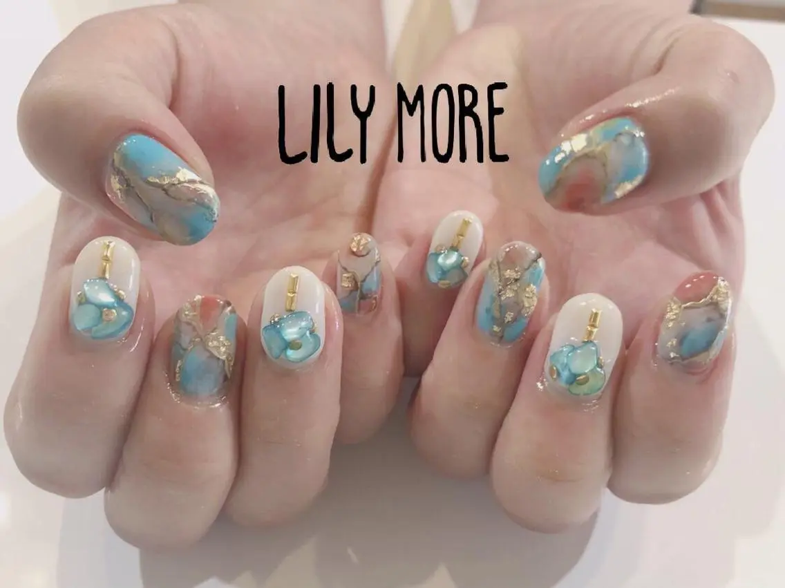 ネイル ストーンネイル Lily closetのネイルデザイン
