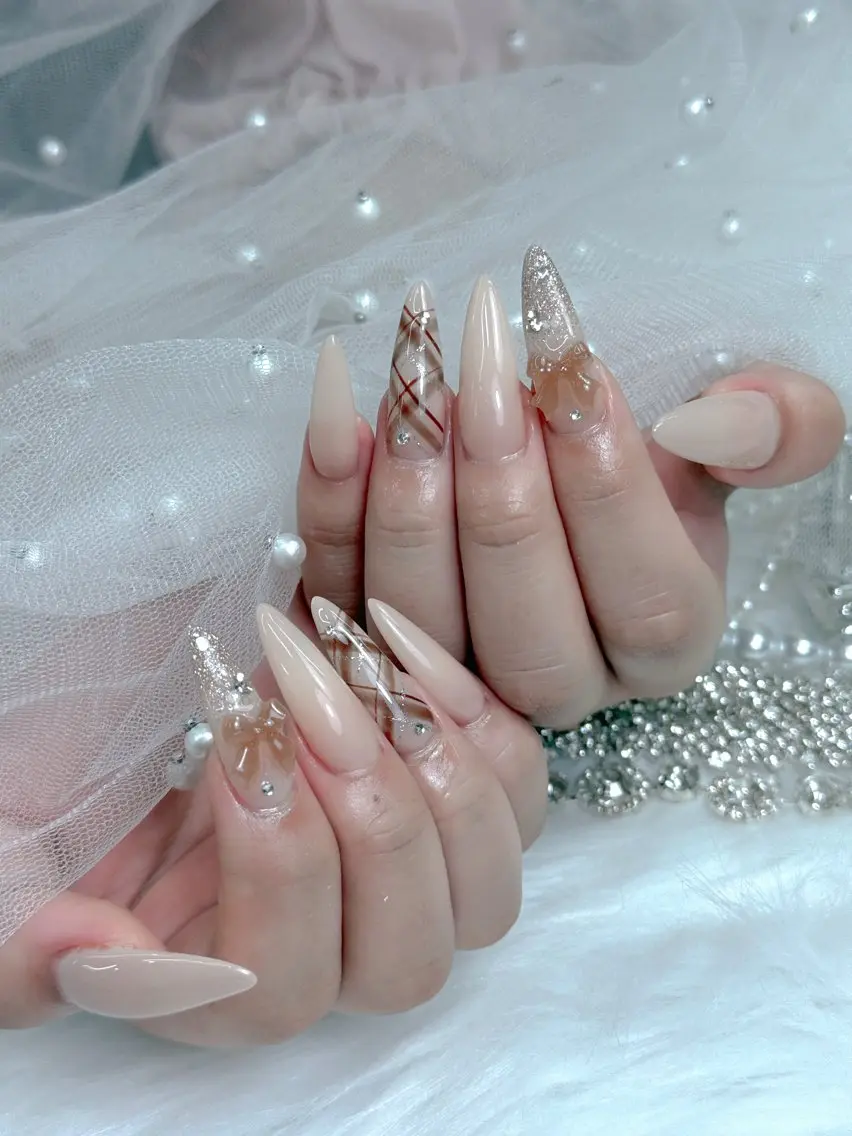 ネイル ジェルネイル キラキラネイル 韓国ネイル 持ち込み シンプルネイル ハンドネイル ハンドケア Nova Nail Nippon 店のネイルデザイン