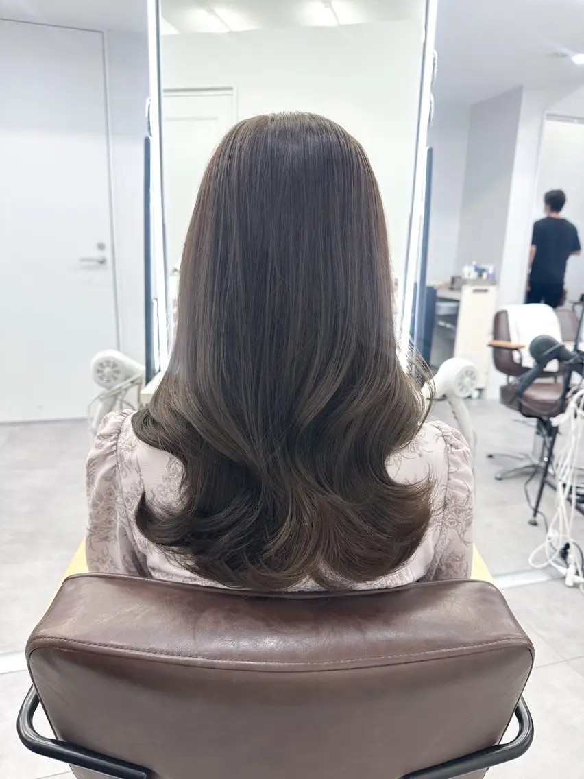 セミロング アッシュ アッシュグレー アッシュグレージュ カット ヘアカラー トリートメント 顔周り/くびれヘア 韓国ヘア💕風間るなのヘアスタイル