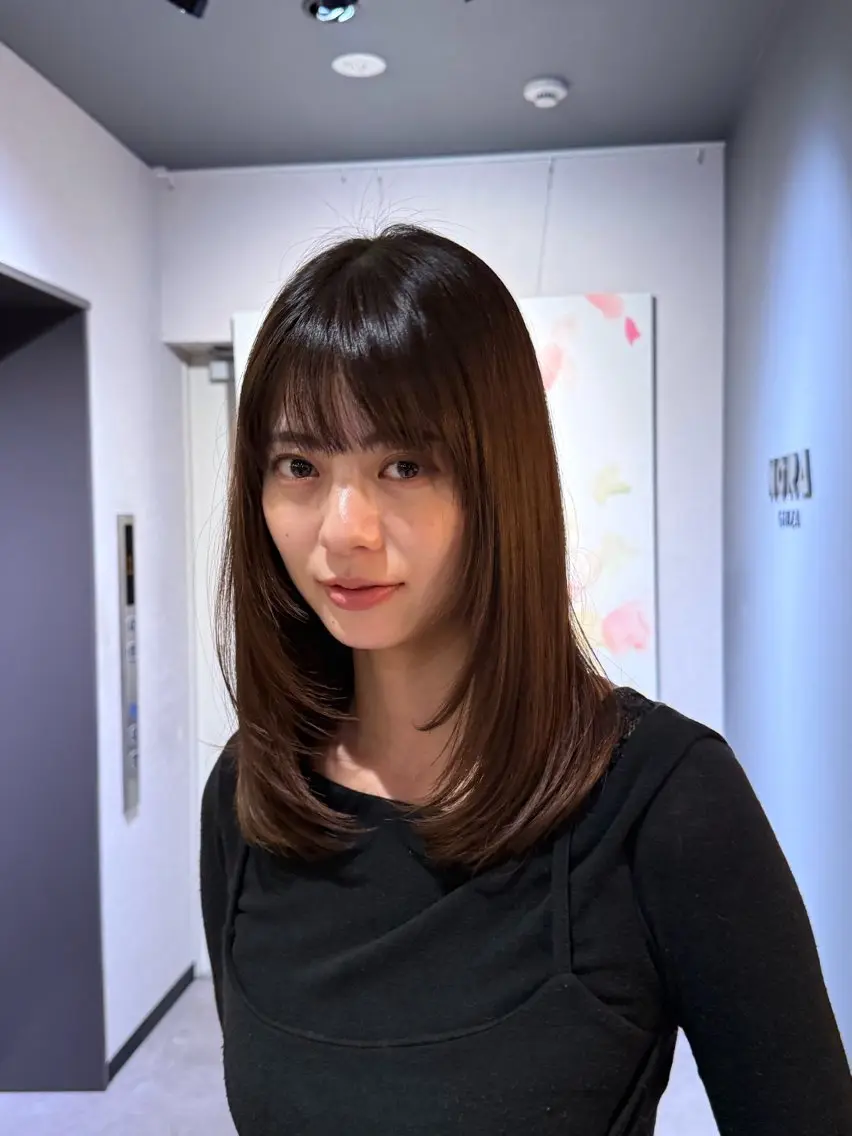 セミロング 岡本 琉唯のヘアスタイル