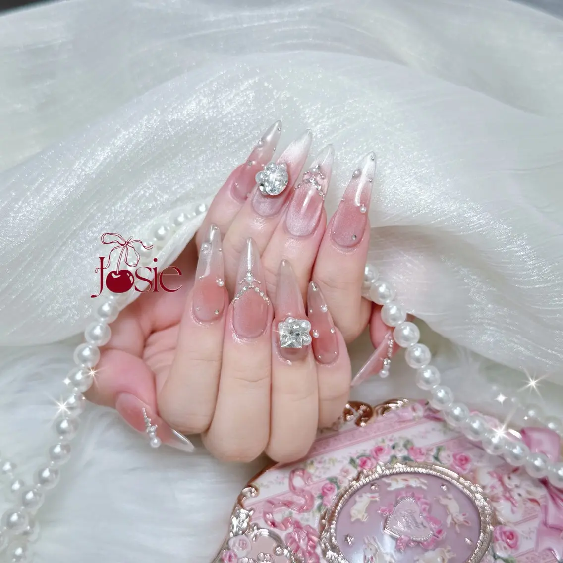 ネイル フレンチネイル ガーリー ガラスフレンチ 氷ネイル・うるうるネイル キラキラネイル ハンドネイル JOSIE nail studioのネイルデザイン