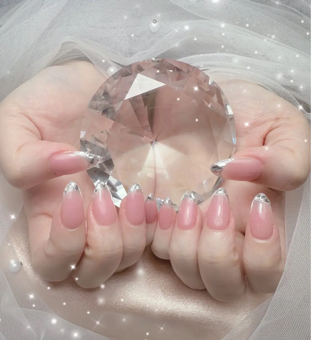 ネイル フレンチネイル ガラスフレンチ Pawtique nail salonのネイルデザイン