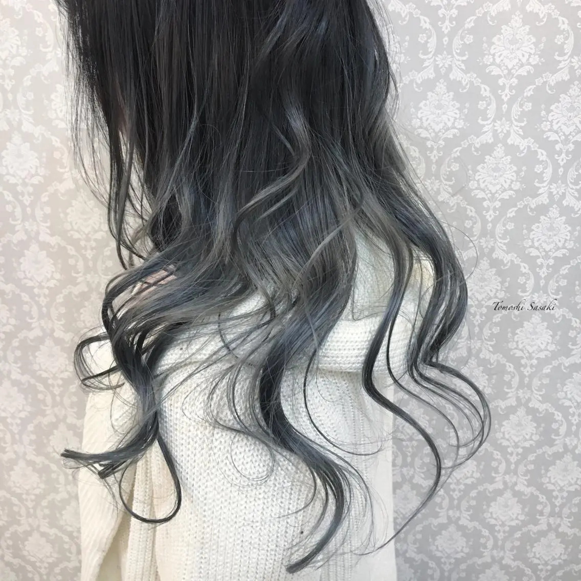 カラー ダークグレー グラデーションカラー ササキ トモシのヘアスタイル