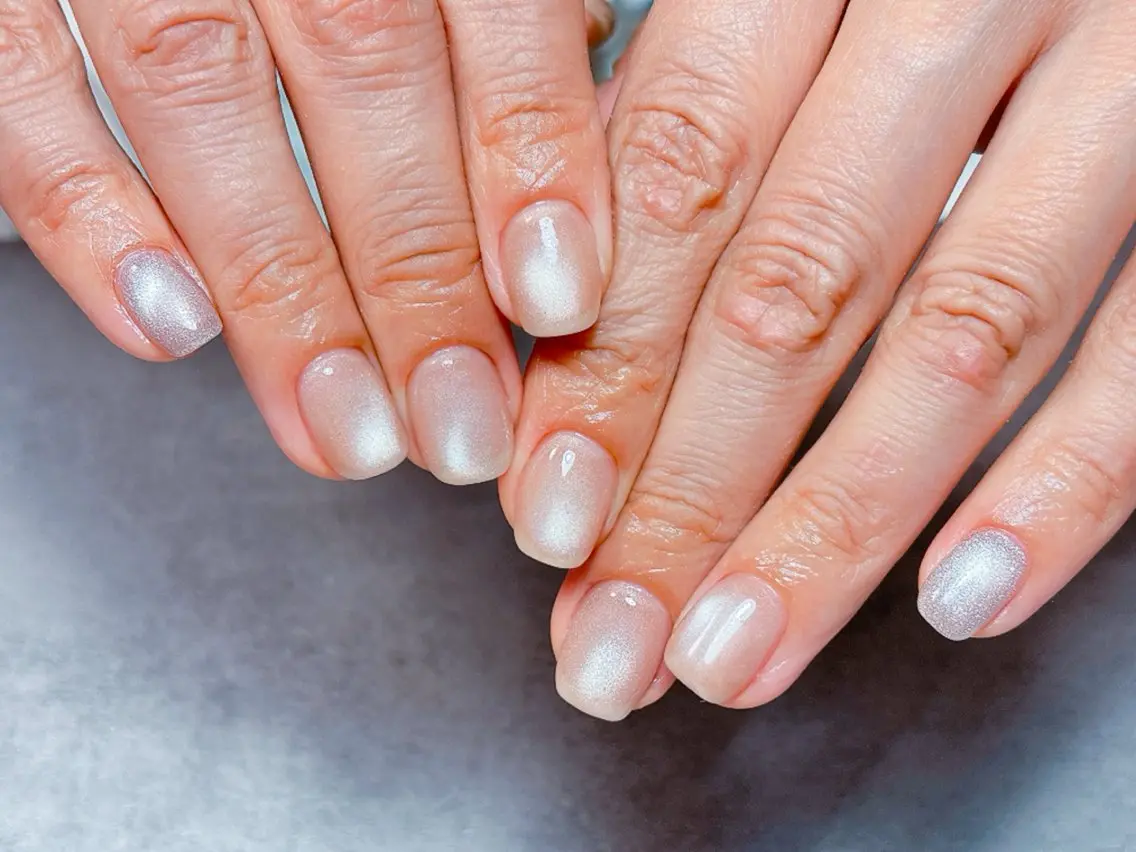 ネイル フラワーネイル マグネットネイル ミラーネイル ニュアンスネイル 春ネイル ハンドネイル ハンドケア 💫ゆか_ Nailartistのネイルデザイン