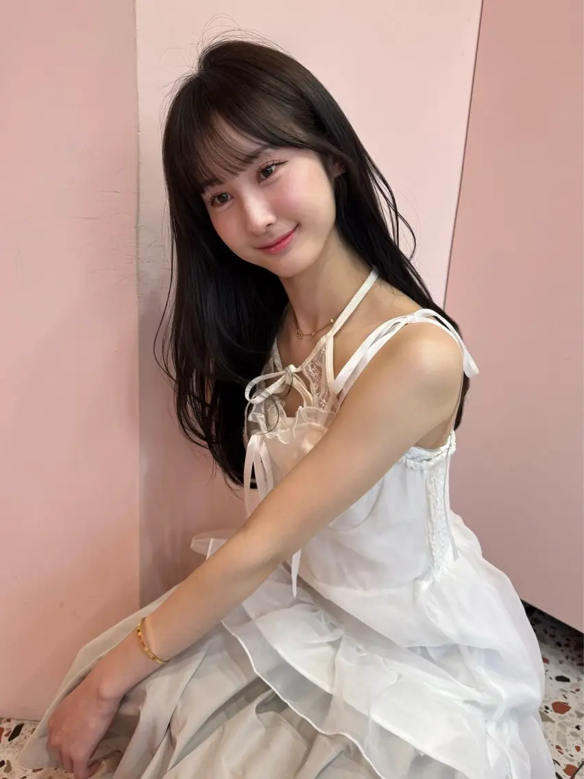 ロング ラベンダーベージュ 顔まわりレイヤー 顔周りカット 韓国風ヘア レイヤーカット カット ヘアカラー トリートメント 顔周り/透明感カラー REINA𓍯のヘアスタイル