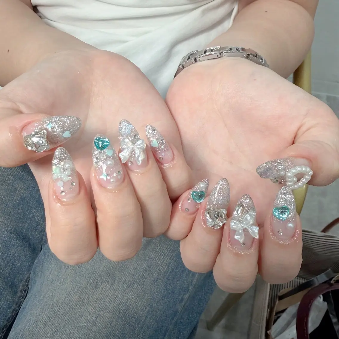 ネイル チークネイル フレンチネイル ジェルネイル ガーリー キラキラネイル ハンドネイル UM Nail Salonのネイルデザイン