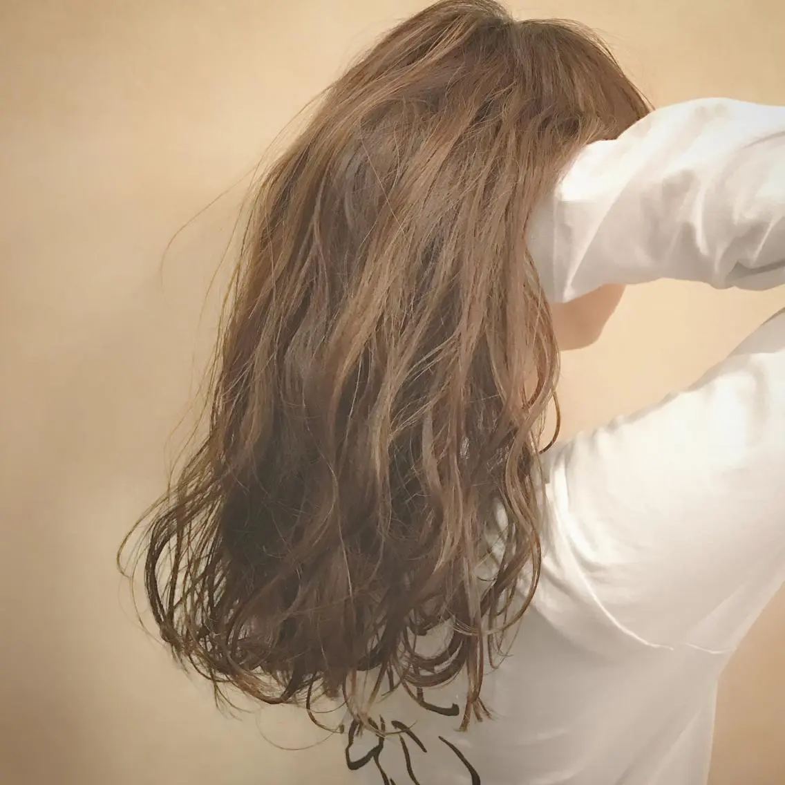 ミディアム セミロング ロング カラー パーマ ヘアアレンジ ベージュカラー ブルーカラー ブルージュ グレージュ ハイライトカラー 前田 敬太のヘアスタイル