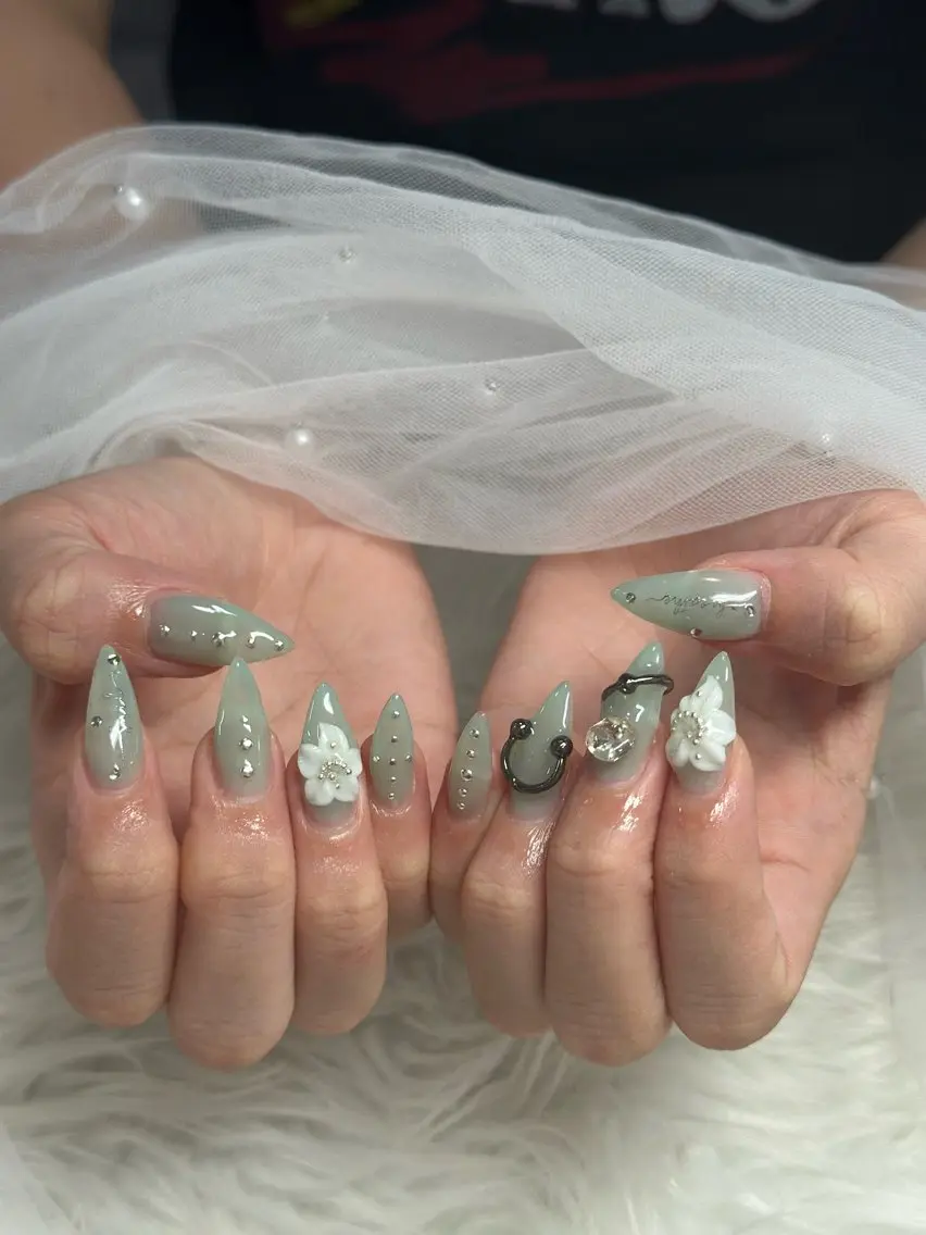 ネイル チークネイル フレンチネイル キラキラネイル 韓国ネイル マグネットネイル ハンドネイル yuuna hbabynailのネイルデザイン