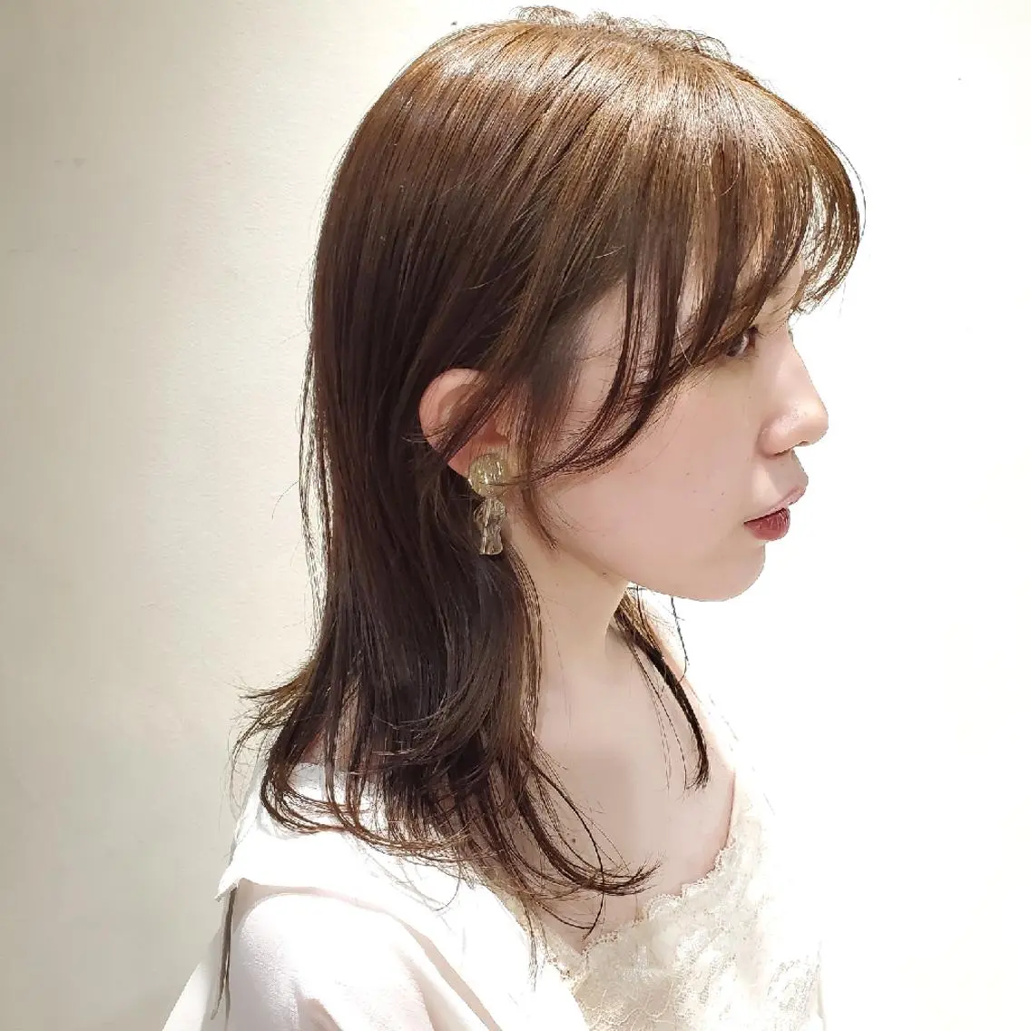 ミディアム カラー 顔周りカット 韓国風ヘア レイヤーカット おくれ毛 韓国レイヤー suzuのヘアスタイル