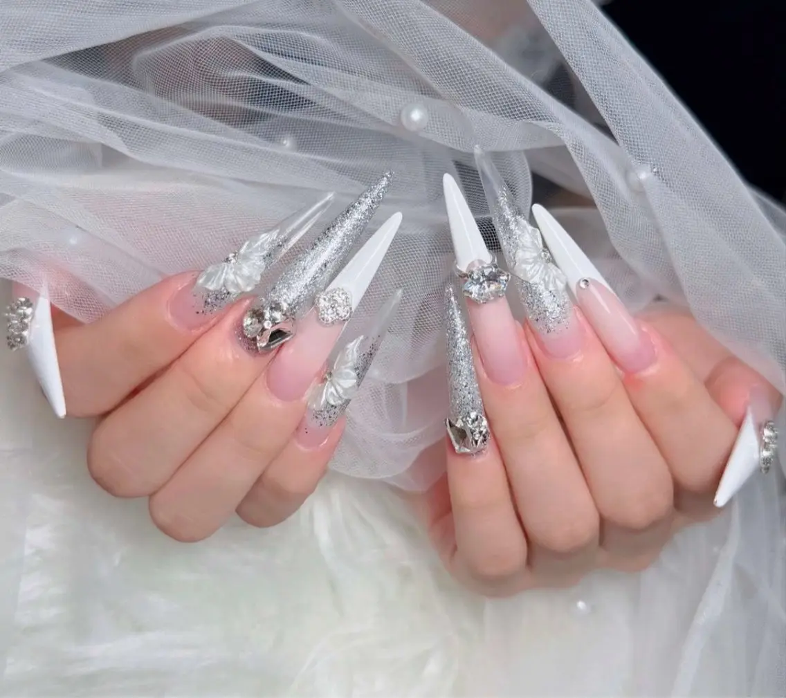 ネイル アートネイル ボルドー フレンチネイル ジェルネイル 氷ネイル・うるうるネイル ハンドネイル Julie NailSalonのネイルデザイン
