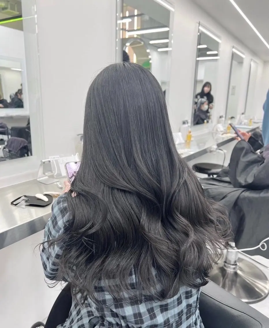 セミロング カラー ヘアアレンジ ダークグレー ヘアカラー トリートメント 🫧モテる💗ダメー ジレスハイトーン🫧のヘアスタイル