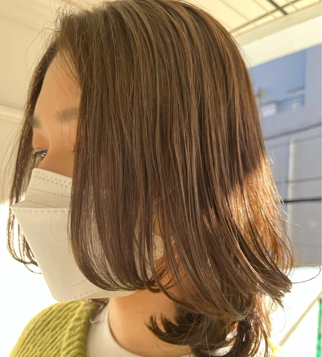 セミロング amie by afloatのヘアスタイル