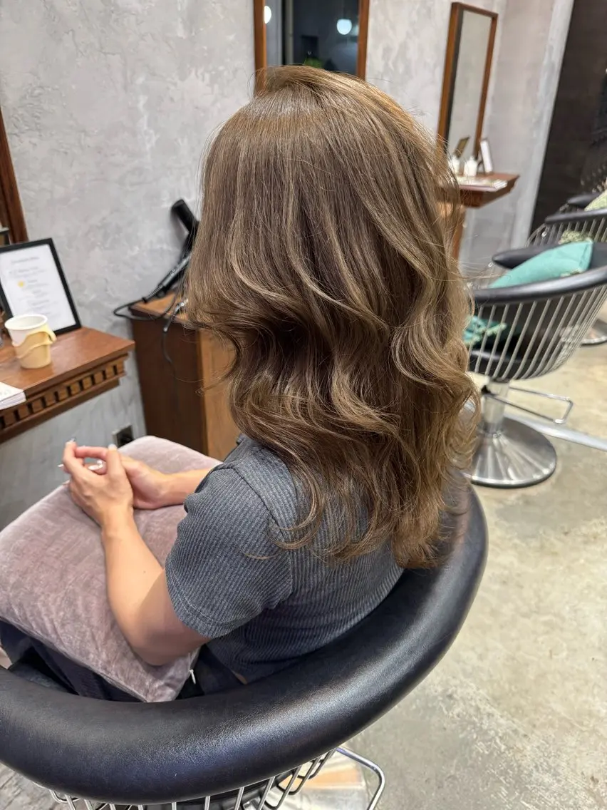 カラー 新川 月菜のヘアスタイル