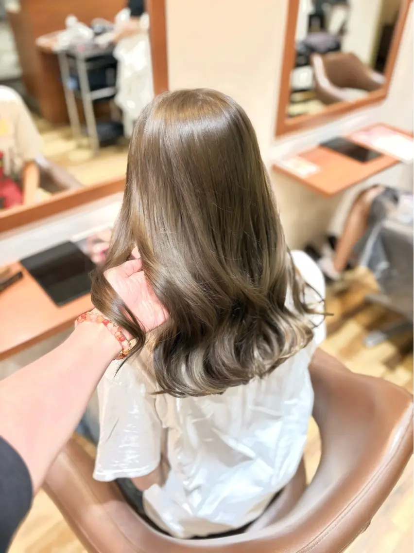 ロング カラー ベージュカラー 透明感カラー オリーブベージュ ヘアカラー トリートメント 🩷RIHO 🩷のヘアスタイル