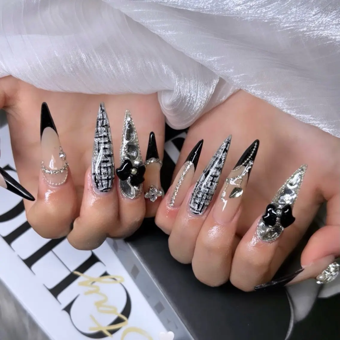 ネイル チークネイル ドット フットネイル フレンチネイル グラデーション Nihonthy Nail 新宿のネイルデザイン