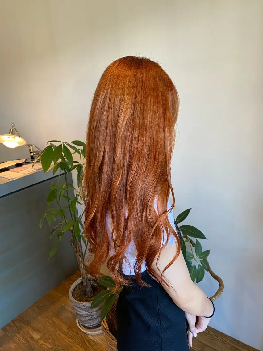 ロング カラー オレンジ ヘアカラー Ludwig AIRIのヘアスタイル