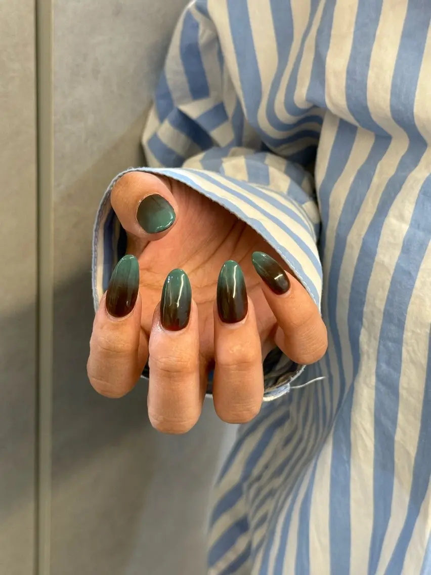 ベース有グラデーションネイル💭💫の写真