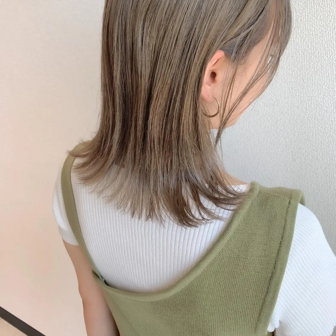 ミディアム カラー 藤井 貴美子のヘアスタイル