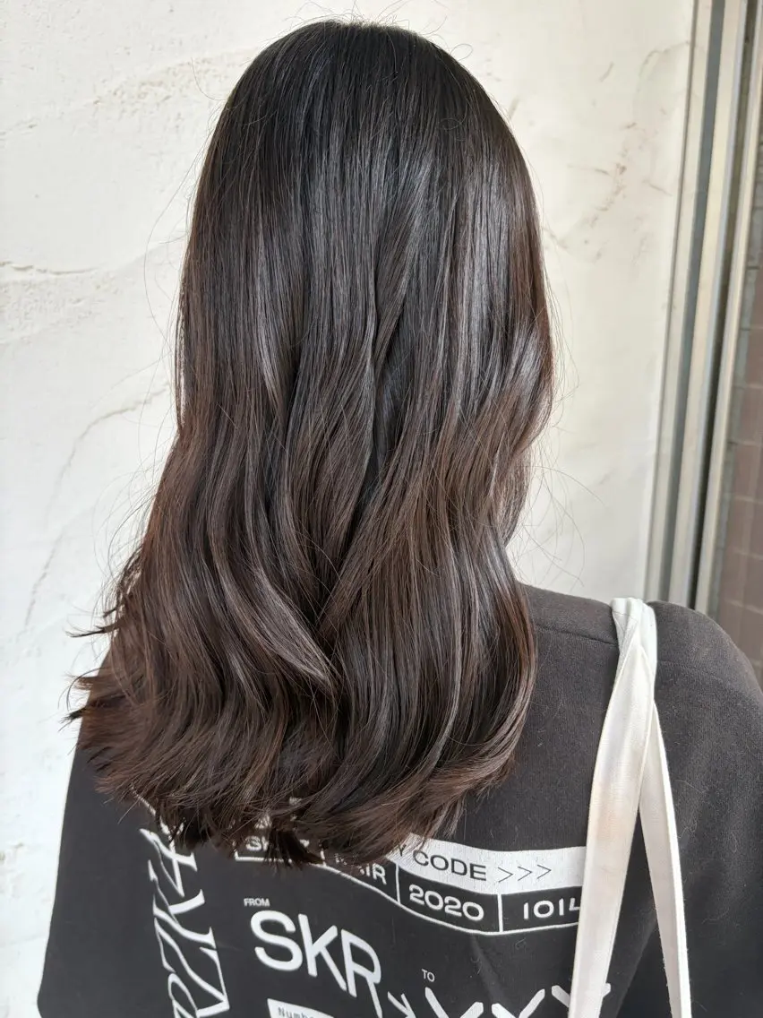 セミロング カット 小出 琴未のヘアスタイル