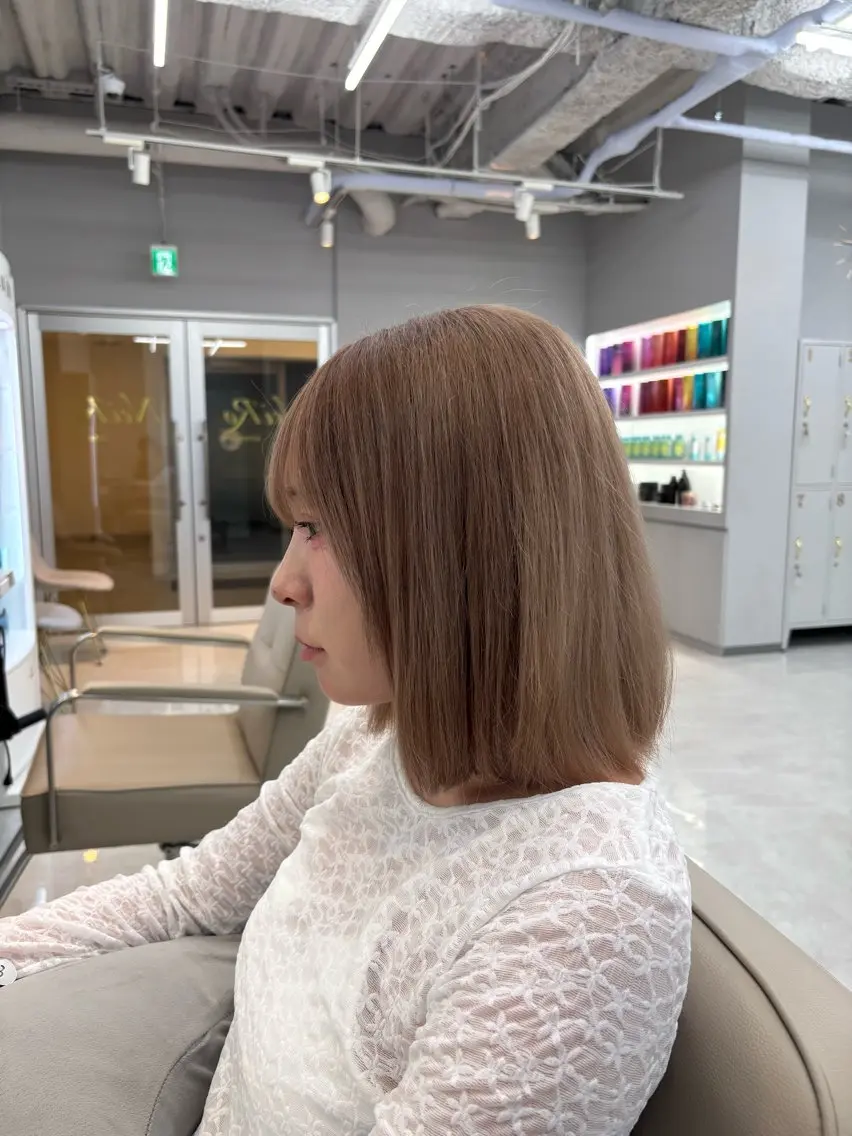 ミディアム カラー ベージュカラー ブリーチ 透明感カラー ミルクティーベージュ ヘアカラー ヘアセット 北千住/ハイトーン /𝐑𝐢𝐤𝐮のヘアスタイル