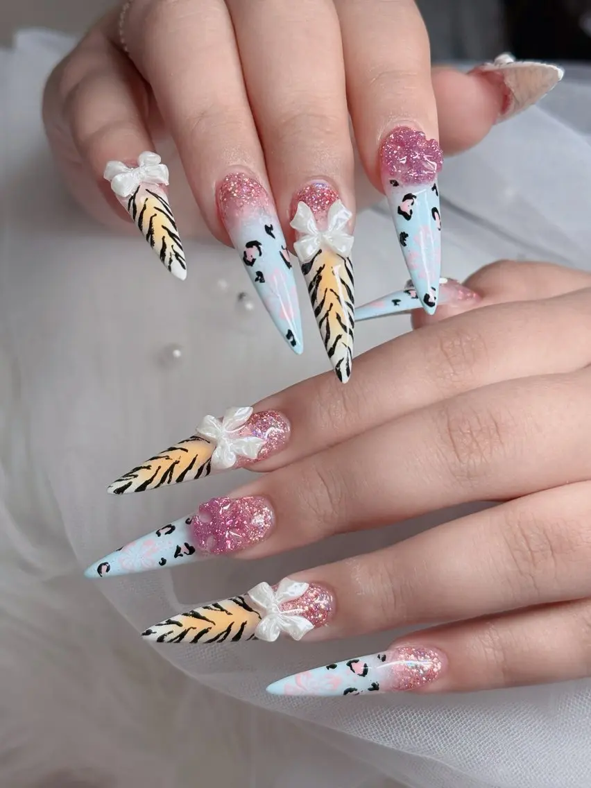 ネイル オーロラネイル フレンチネイル ジェルネイル ハロウィン キラキラネイル ハンドネイル H.baby Nail Salonのネイルデザイン