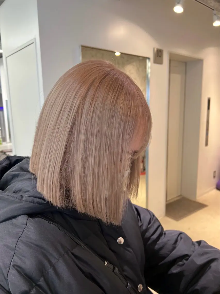 ショート ヘアカラー トリートメント 艶ハイトーン🔆 ️️️安座間 希のヘアスタイル