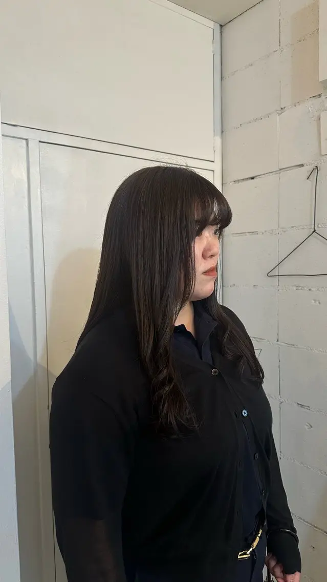 ロング yamasaki momoaのヘアスタイル