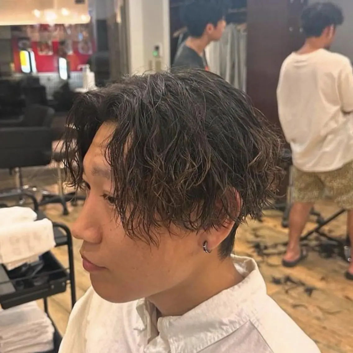 パーマ メンズ センターパート 廣多 克哉のヘアスタイル