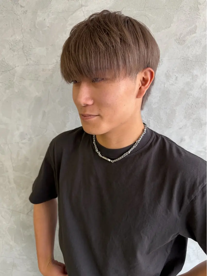 ミディアム カラー メンズ ベージュカラー ミルクティーベージュ カット ヘアカラー 小塚 悠雅のヘアスタイル