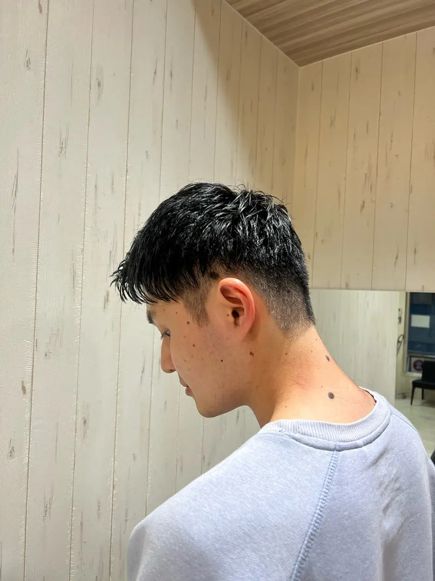 メンズ メンズバレイヤージュ メンズブリーチ メンズハイライト メンズインナーカラー カット トリートメント FANスタイリスト Ⓜ️EIのヘアスタイル