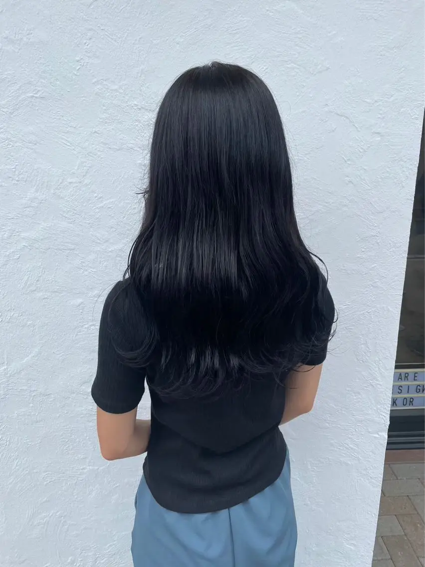 カラー ヘアカラー トリートメント しおり🍬 KOKORO🤍のヘアスタイル