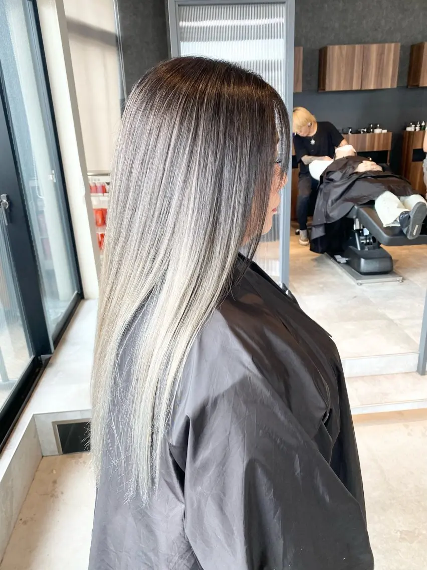 ロング カラー バレイヤージュ レイヤーカット 才田 まりなのヘアスタイル