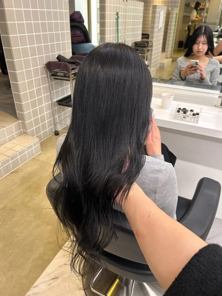 セミロング カラー パーマ ヘアアレンジ メンズ キッズ カット ヘアカラー トリートメント 🦋縮毛/韓国レイヤ ー/透明感カラー🦋のヘアスタイル