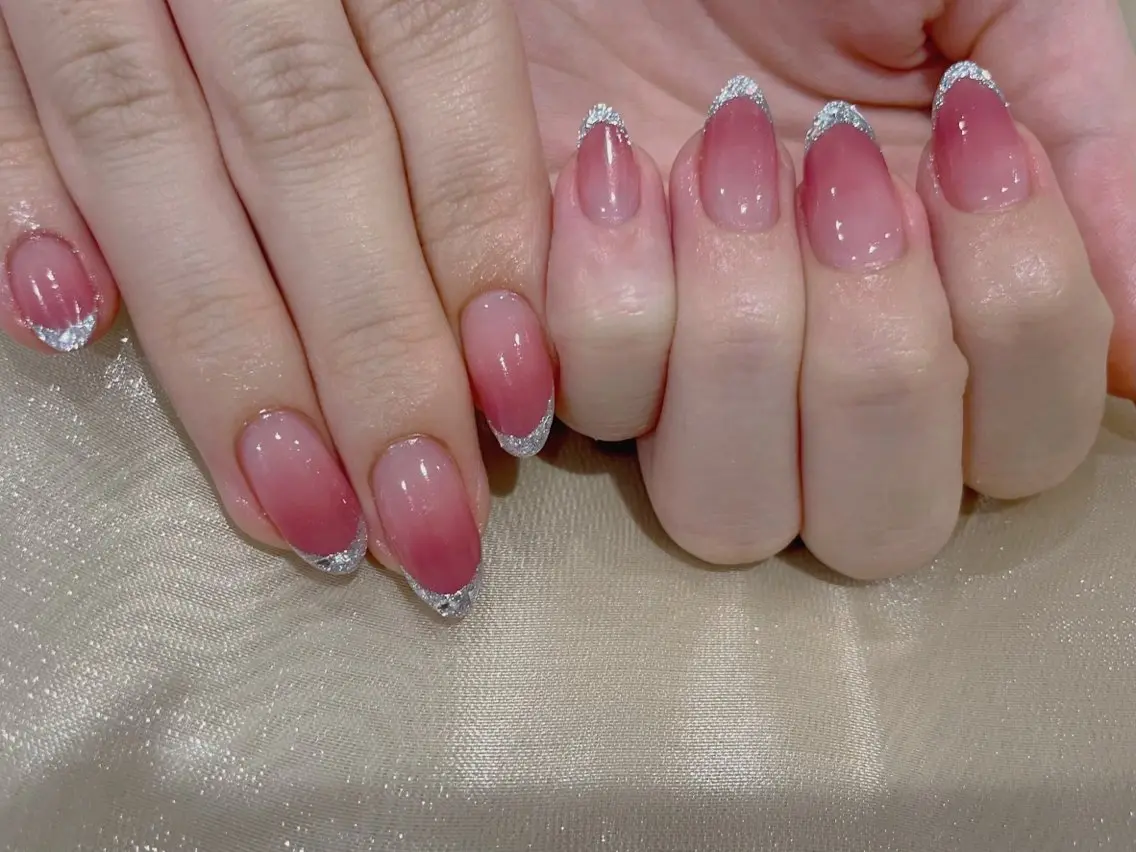 💎ガラスフレンチ💅✨初回オフ込み、再来1ヶ月以内オフ無料、再来1ヶ月以上オフ¥550ベースグラデーション変更¥550の写真