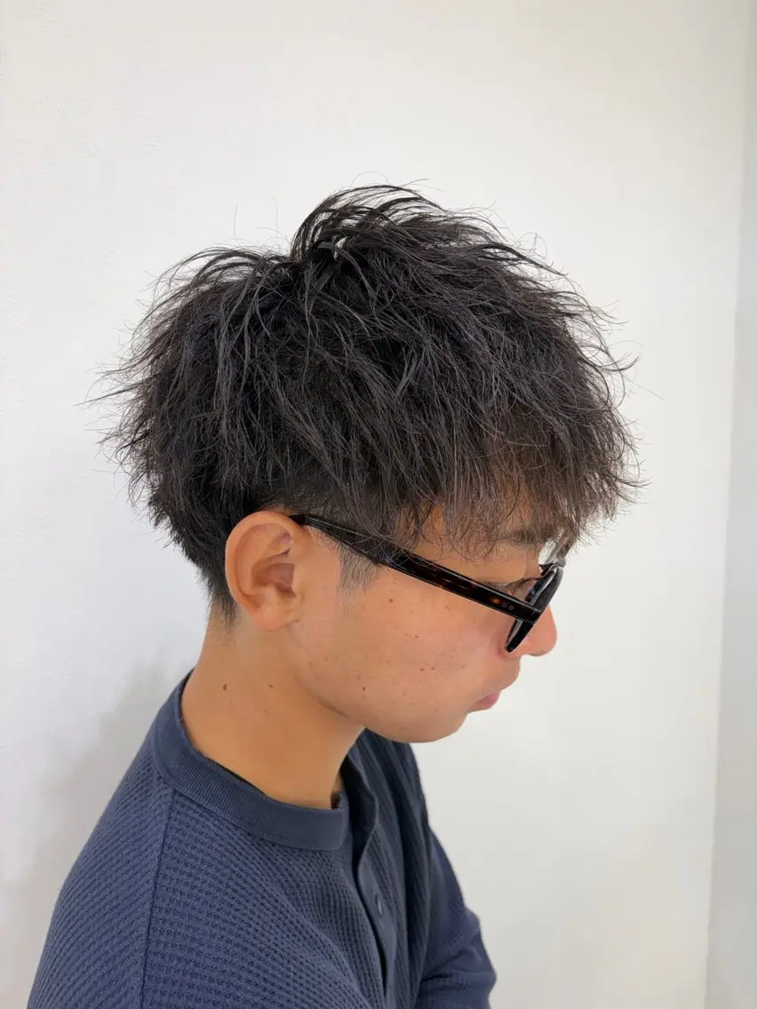 パーマ メンズ アップバング フェザーパーマ メンズパーマ 学生（メンズ向け） スパイキーショート カット パーマ スパイキーショート/ 短髪パーマ特化のヘアスタイル