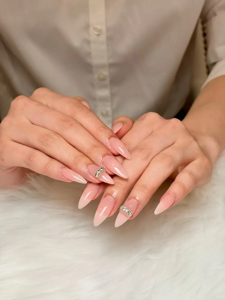 ネイル チークネイル ドット フットネイル フレンチネイル グラデーション ハンドネイル ハンドケア Aria Nail Beautyのネイルデザイン