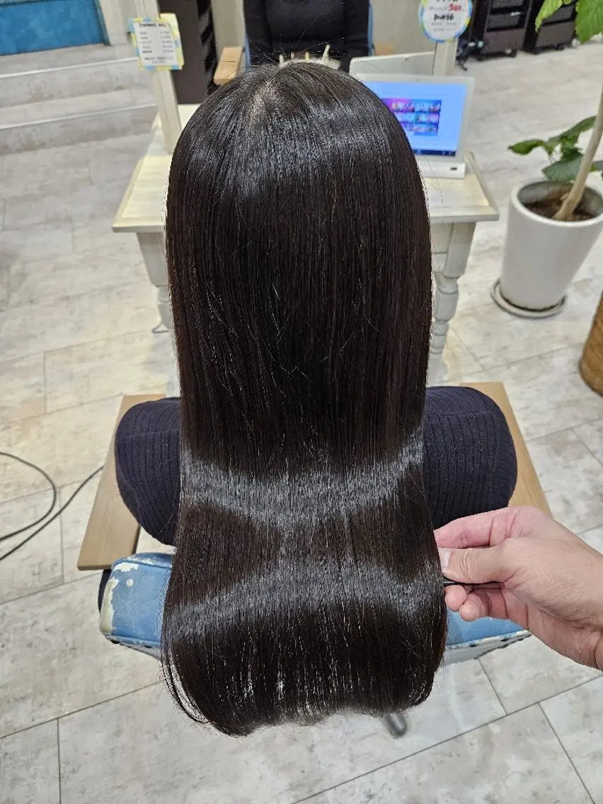 ロング パーマ 顔周りカット 韓国風ヘア レイヤーカット ロング 縮毛矯正 カット 縮毛矯正 トリートメント 髪質改善/レイヤー/ 顔周りカット/代表西のヘアスタイル