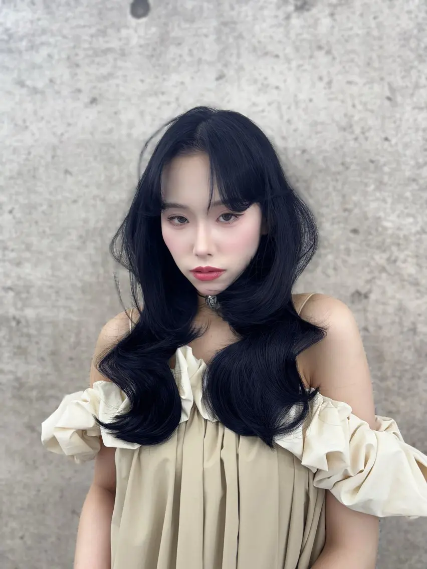 ロング カラー 黒髪 ブルーカラー ブルーブラック レイヤーカット カット ヘアカラー トリートメント SHOUHEI 韓国風レイヤーカットのヘアスタイル