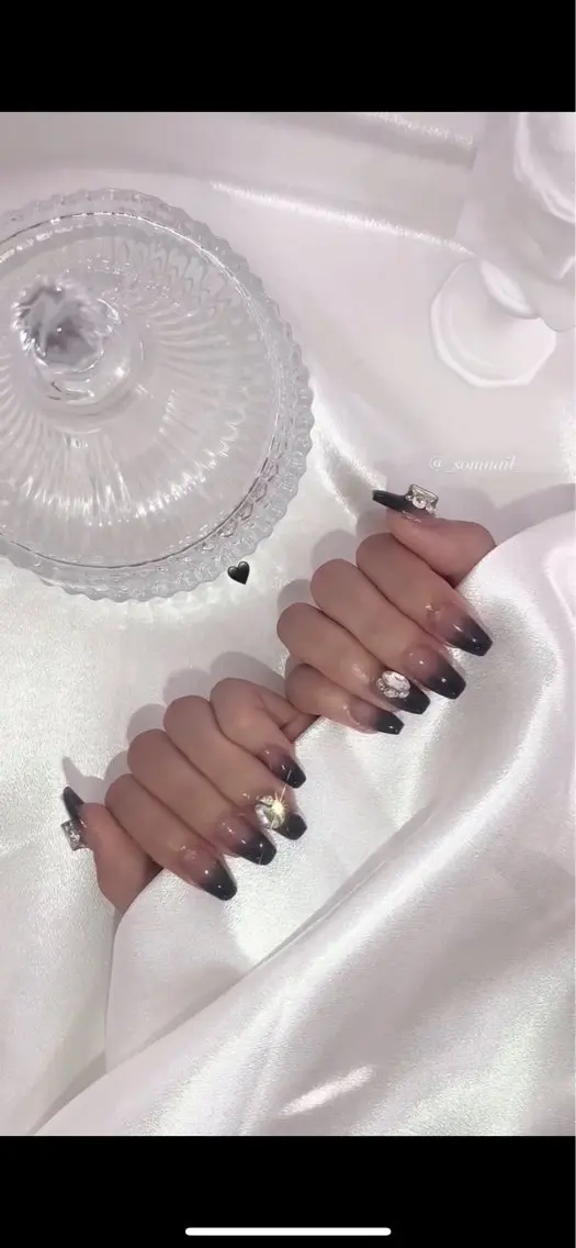 ネイル ジェルネイル グラデーション キラキラネイル 韓国ネイル ストーンネイル SOM NAILのネイルデザイン