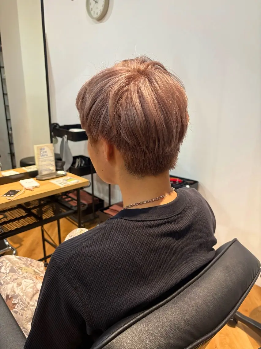 ショート カラー ベージュカラー ミルクティーベージュ ピンクカラー ヘアカラー CUT純 キリナのヘアスタイル